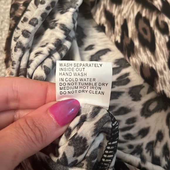 Leopard print halter top by Australian brand size s 🐆 - Picture 9 of 10